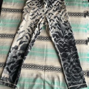 Lululemon capri leggings size 4